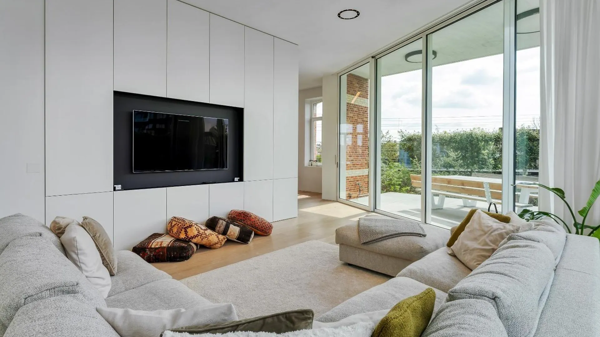 Aime Aan Zee Trendy Beachhouse 5P - With Private Garden & 2 Parkingspots Ostend 0*,  Belgium