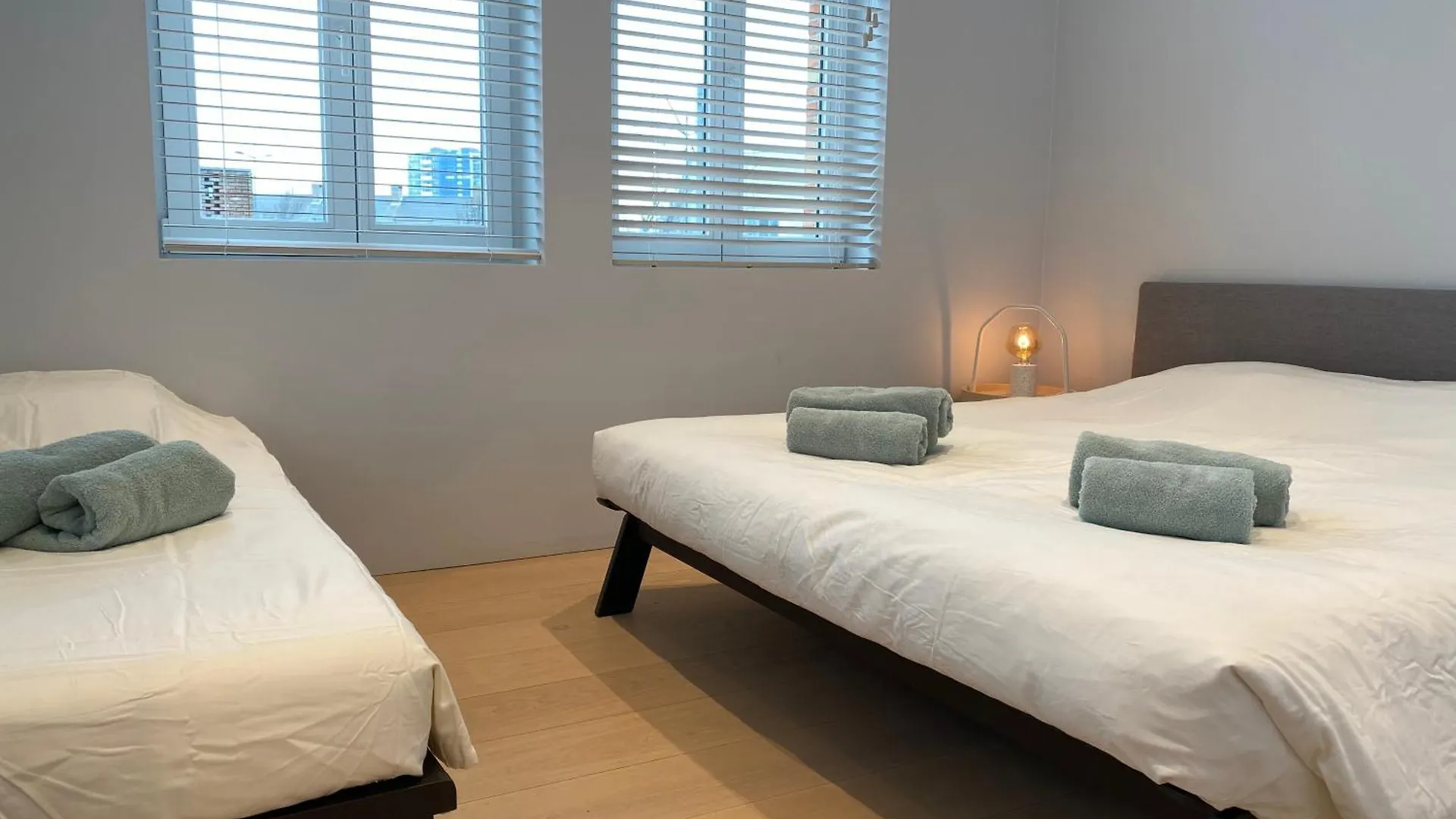 Villa Aime Aan Zee Trendy Beachhouse 5P - With Private Garden & 2 Parkingspots Ostend